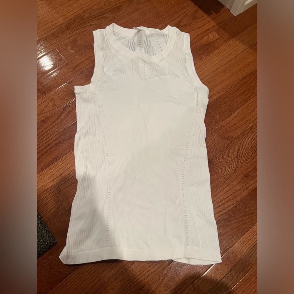 ATHLETA form fitting mesh blend workout tops black & white set nwot size small - Picture 6 of 7